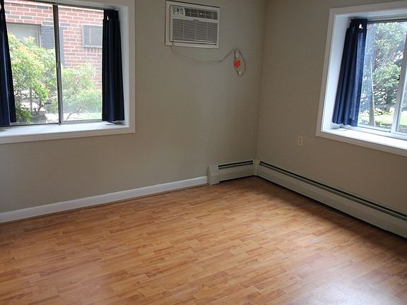5th image of 220 Essex St #4