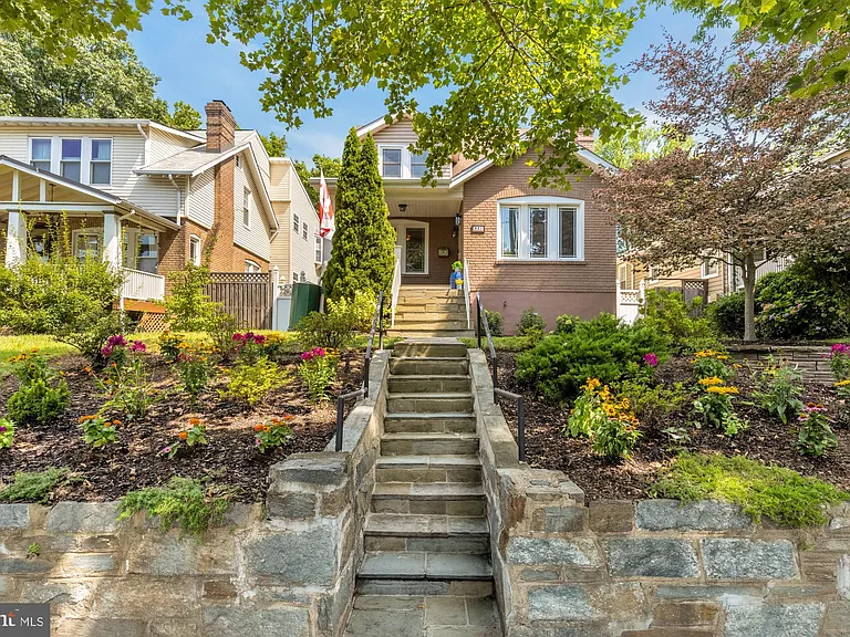 821 Elder St NW — Photo 1