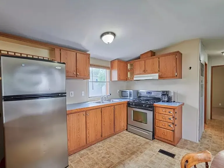 206 Lacona Ln — Photo 4