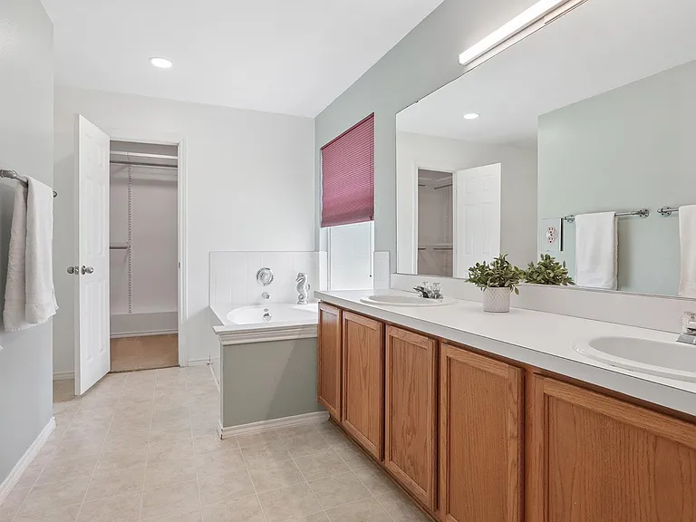 14621 Lantern Dr — Photo 17