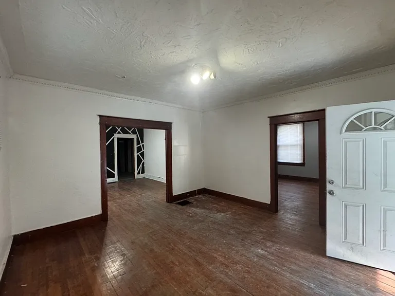 811 S 37th St — Photo 11