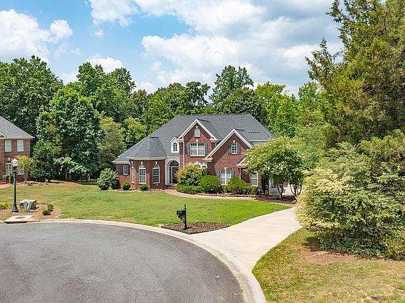 3rd image of 505 Cobbs Glen Ct
