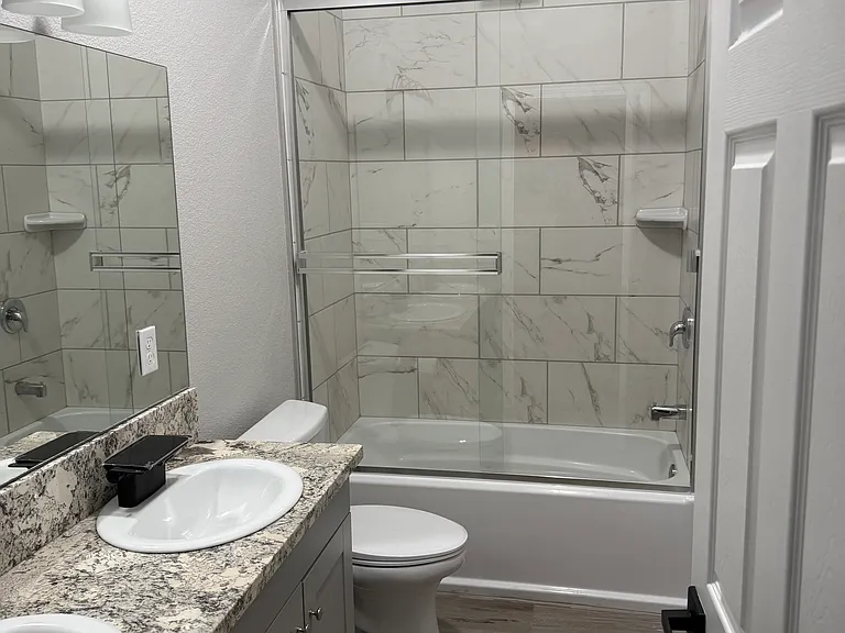 261 E St — Photo 12