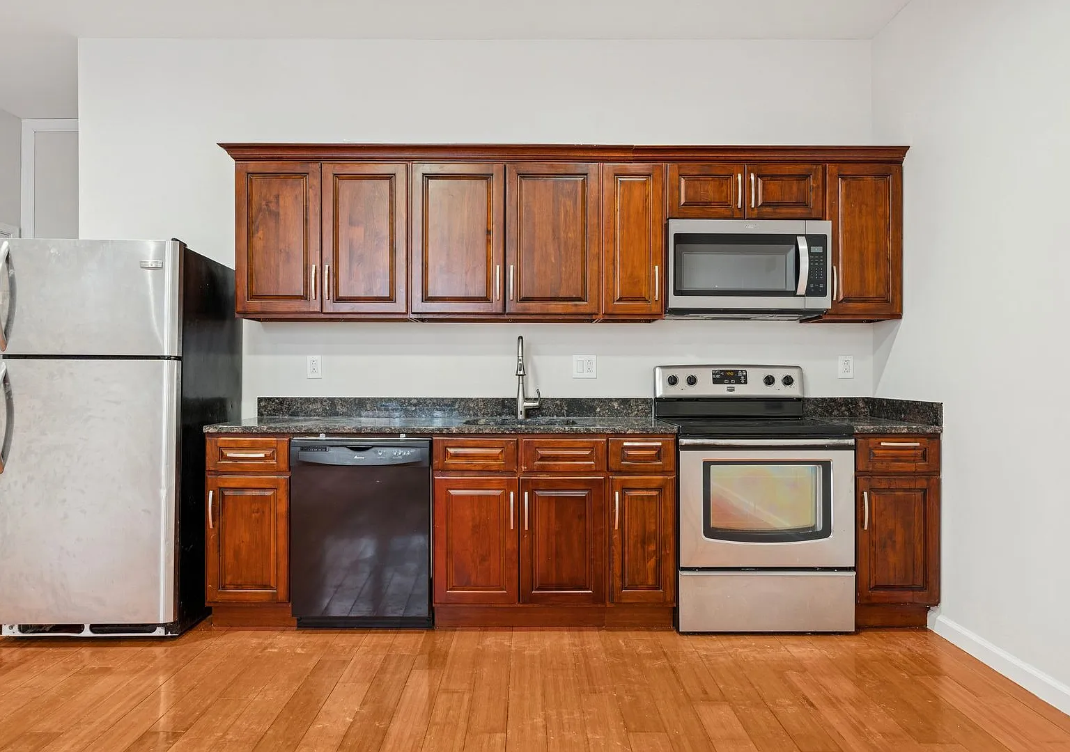 1204 Chestnut St — Photo 2