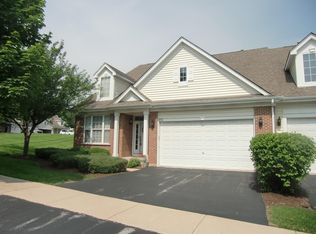 231 Braeburn Cir, Sugar Grove, IL 60554