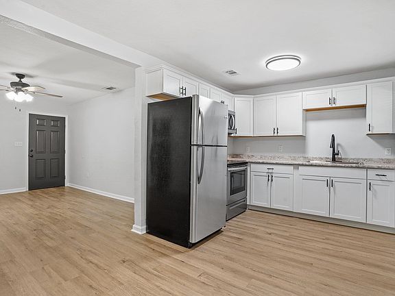 5th image of 2804 Southwood Dr