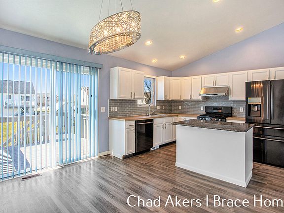 4th image of 6989 Shady Knoll Dr SE