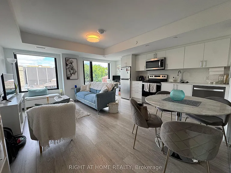 3 Strathgowan Ave #310 — Photo 8