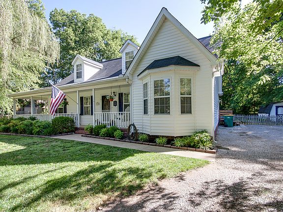 4th image of 2704 Banks Ct