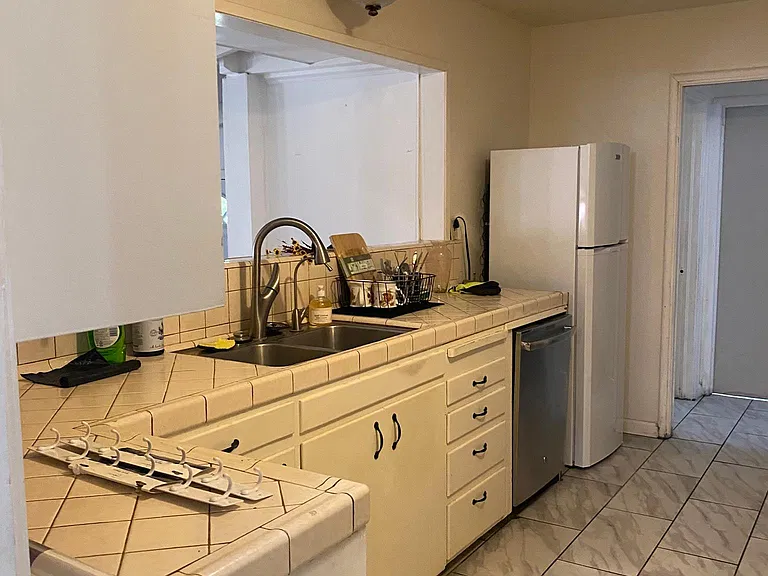 286 W University Ave — Photo 9