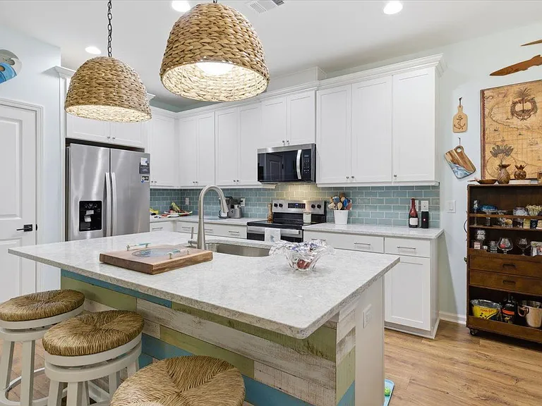 247 Tropics Ave — Photo 7