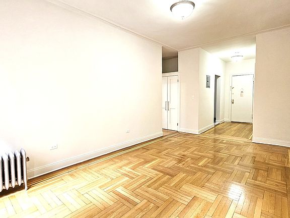 5th image of 664 W 163rd St APT 33