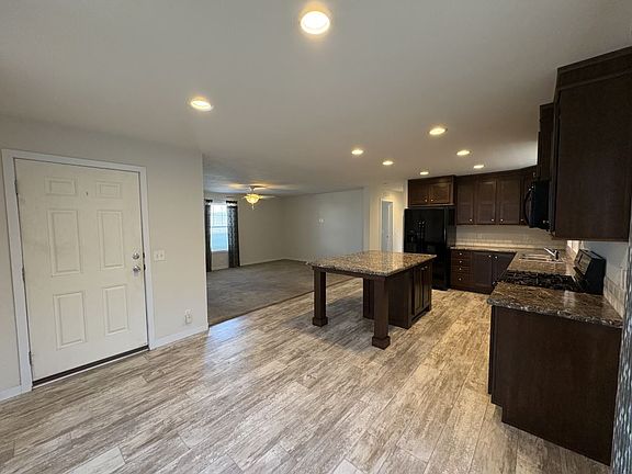 3rd image of 4827 W Augusta Blvd #91