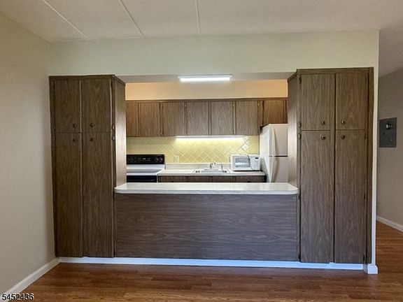 5th image of 255 Tucker Ave #136
