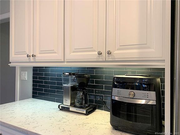 5th image of 10 Wellesley Dr