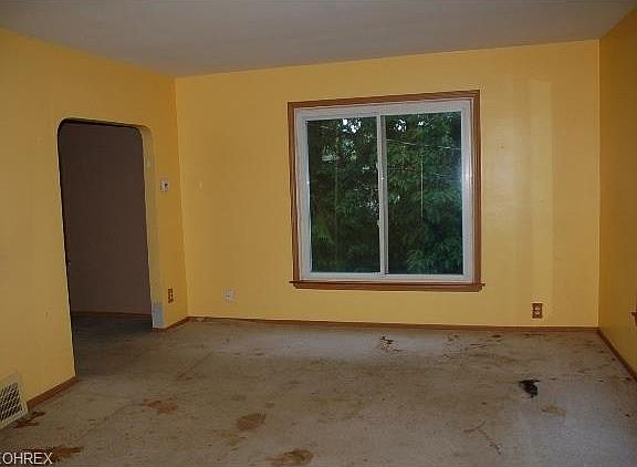 2nd image of 210 Chestnut Ave