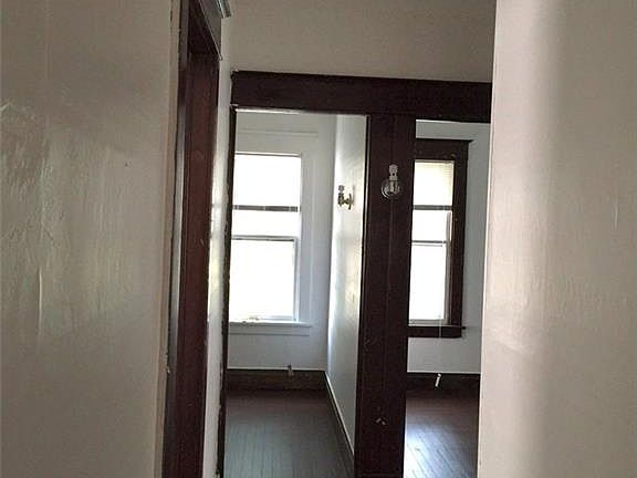 4th image of 51 Burgard Pl