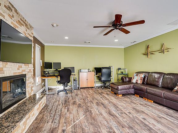 Family room 1