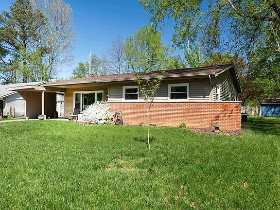 2nd image of 505 S Emerald Ln