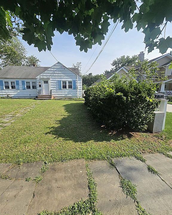 2nd image of 206 Maple Ave