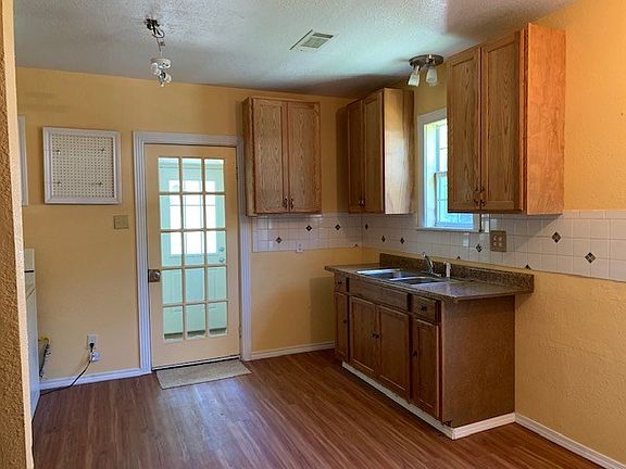 5th image of 3939 Lakeshore Dr