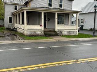 47 Pratt St, Rouses Point, NY 12979