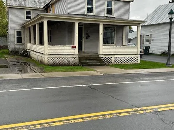 47 Pratt St, Rouses Point, NY 12979