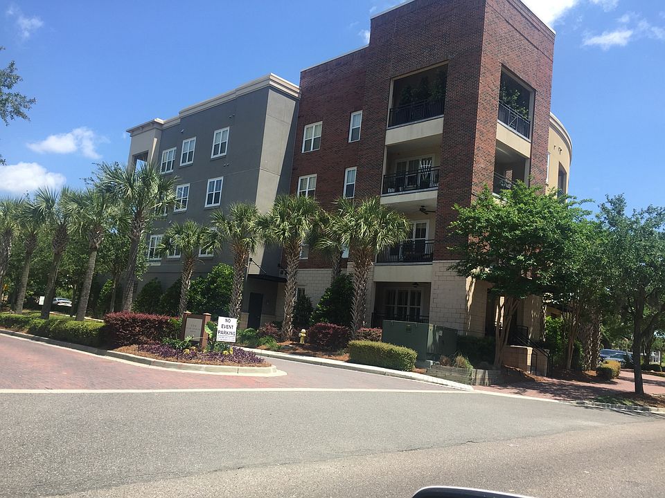 End unit-exterior of building