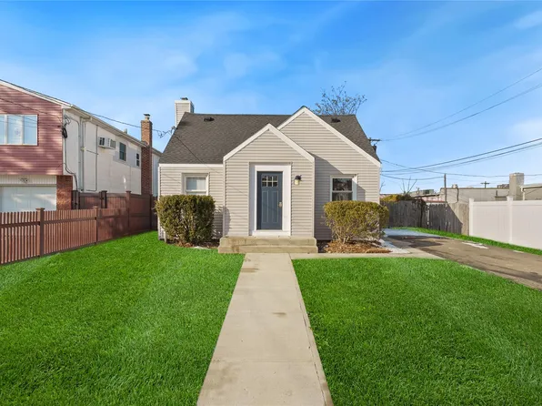 9 Carman Boulevard, Massapequa, NY 11758