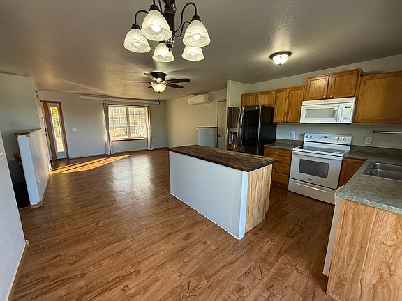3rd image of 3414 Roughlock Ln