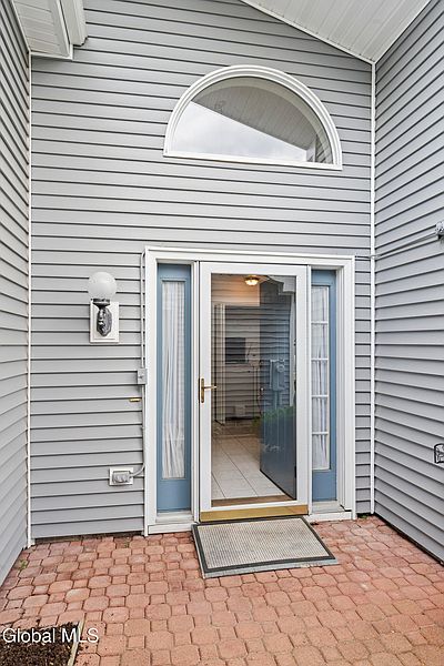 5th image of 46 Lyon Court