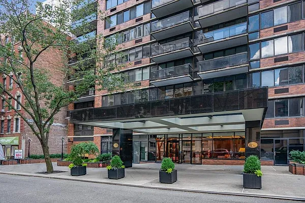 Rented by Douglas Elliman | media 8