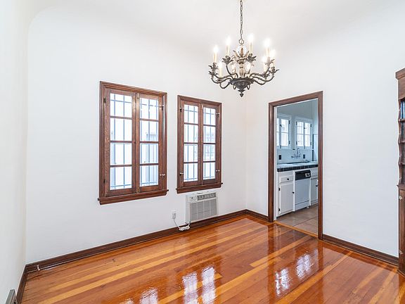 5th image of 226 S Poinsettia Pl #3/4