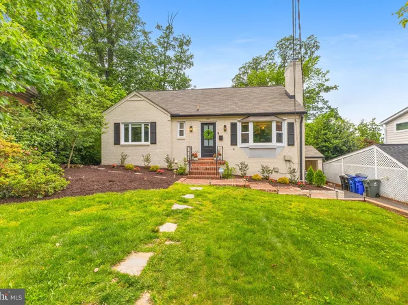 2318 N Upton St, Arlington, VA 22207