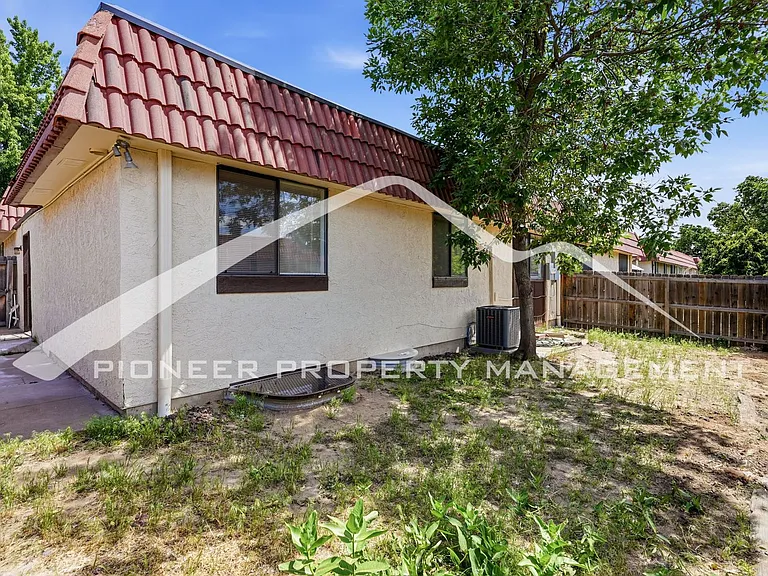 1465 S Troy St — Photo 19