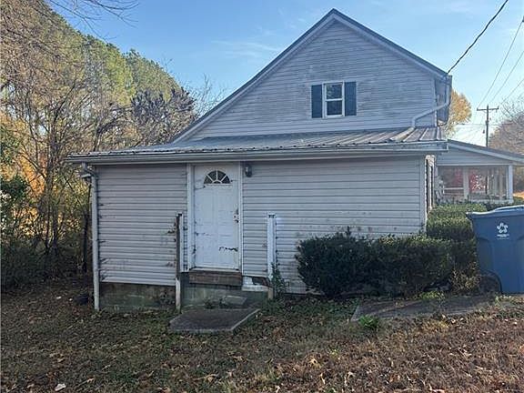 5th image of 715 Liberty St