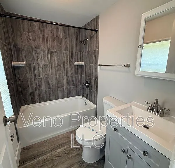 81 Bath St — Photo 6