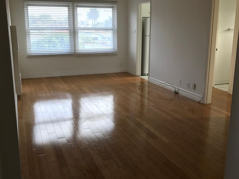 1st image of 130 Roycroft Ave #204