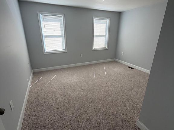 5th image of 549 Chestnut St