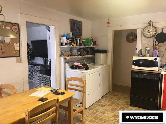 3rd image of 108 W Walnut Ave