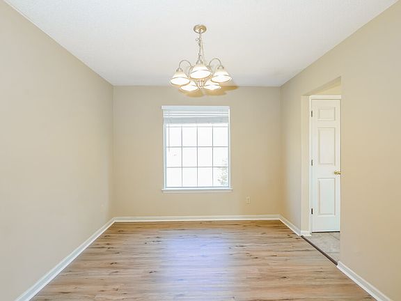 5th image of 6929 Country Walk Dr