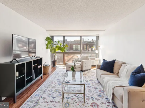 241 S 6th St APT 311A, Philadelphia, PA 19106