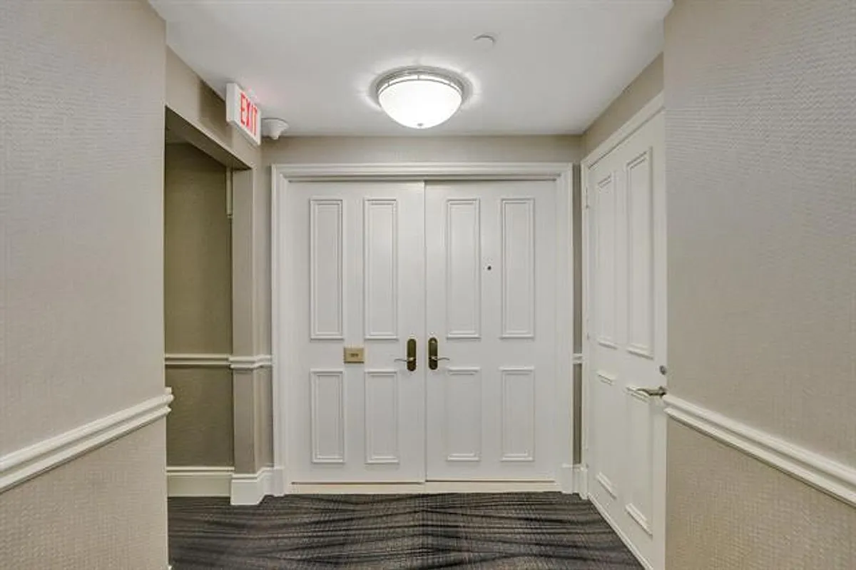 Building Photo - 17875 Collins Ave #3103
