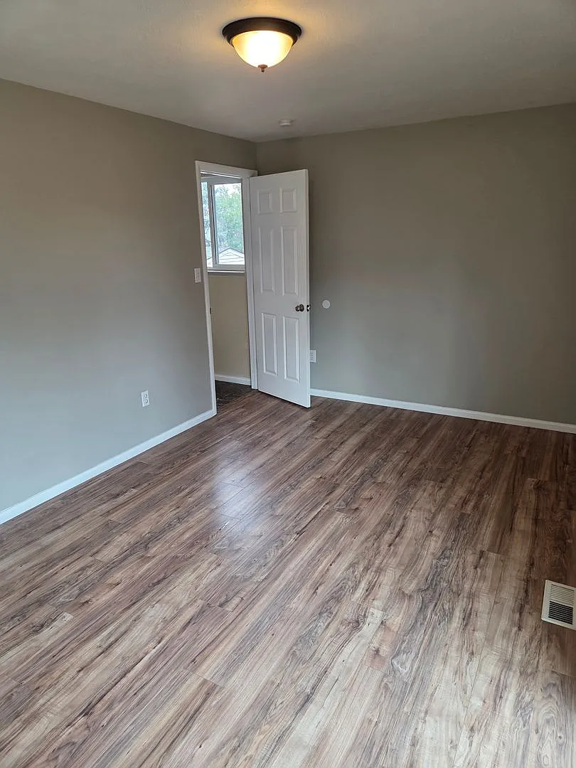 3-Bed 2-Bath Townhome In Central Lafayette. New Paint & New Flooring. Remodelled Bath. Private Deck. — Photo 3