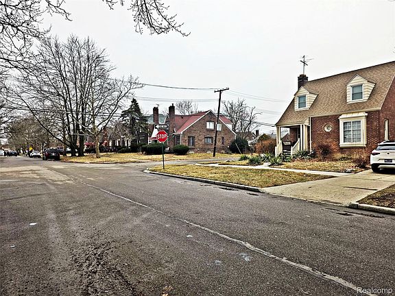 4th image of 20109 Stotter St