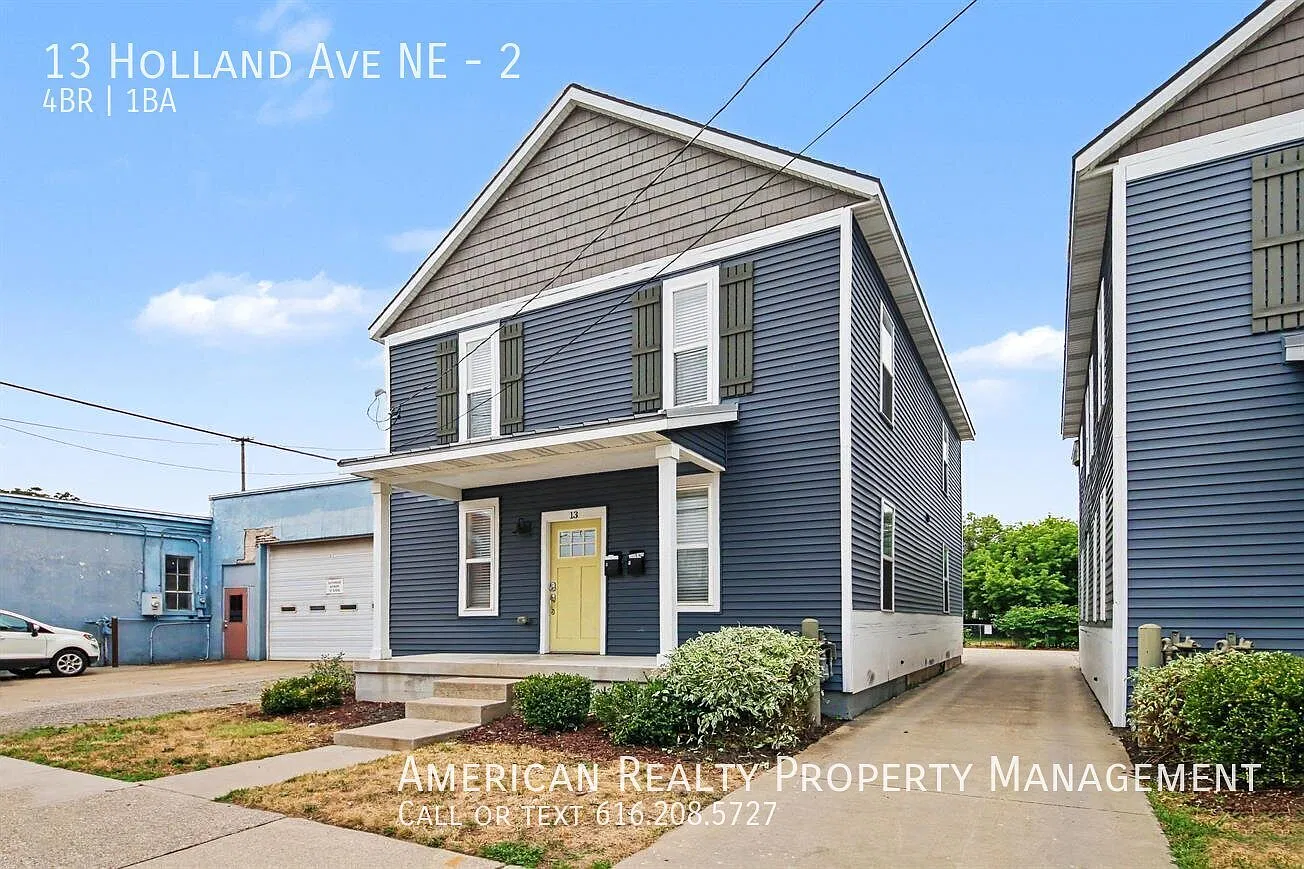 4 bed, 978 sqft, $2,000 — Photo 1