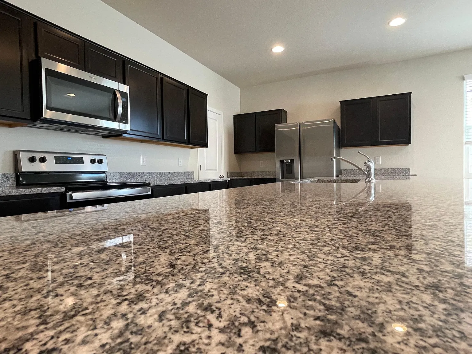 3 bed, 1881 sqft, $1,800 — Photo 4