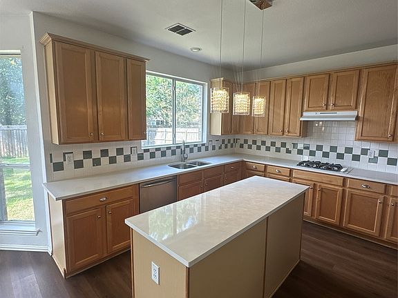 5th image of 5212 Forest Lawn Dr