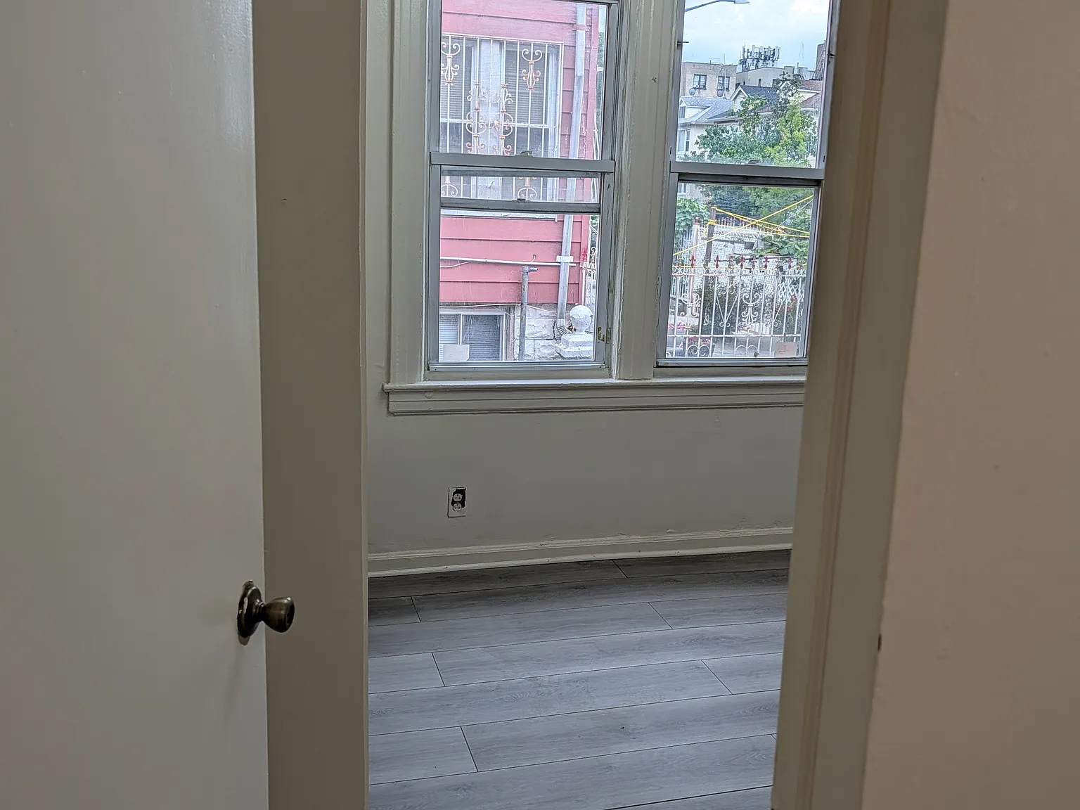 2 bed, 706 sqft, $2,400 — Photo 2