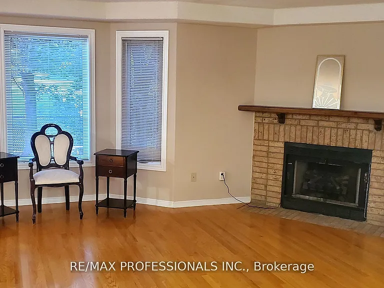 2545 Addingham Cres — Photo 7